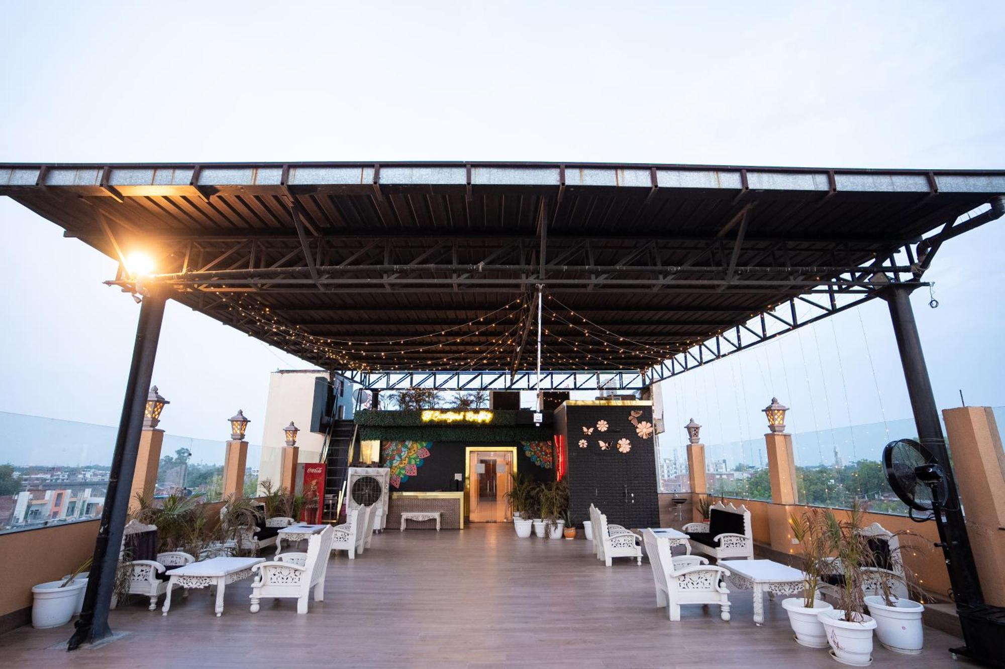 Hotel Radiance Courtyard Varanasi Eksteriør billede